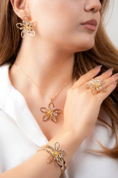 Çiçek Motifli Taşlı Takı Seti