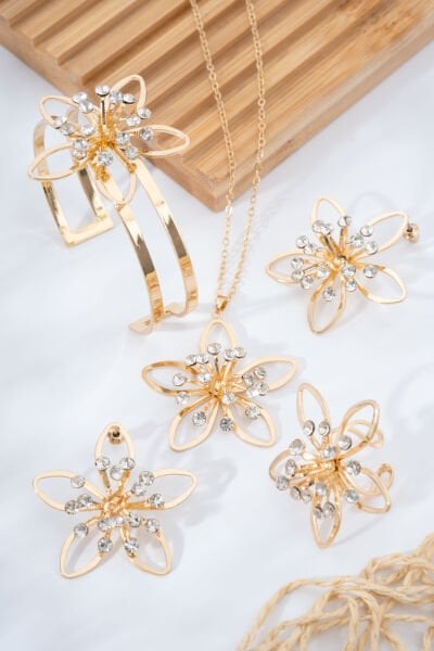 Çiçek Motifli Taşlı Takı Seti