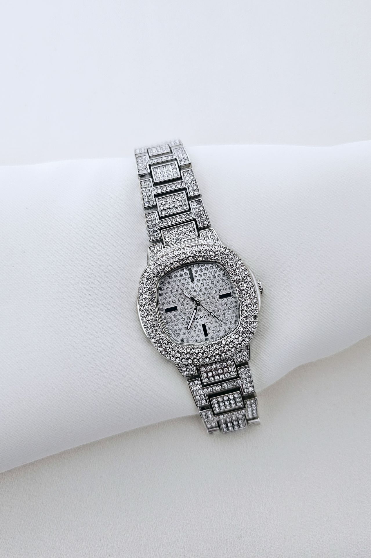 Zirkon taşlı saat silver