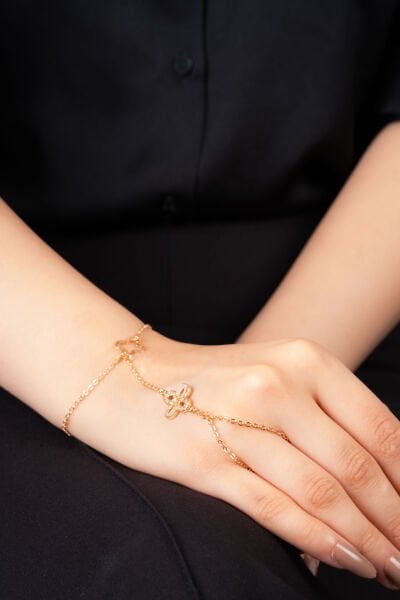 Rose Dört Yapraklı Çiçekli Şahmeran