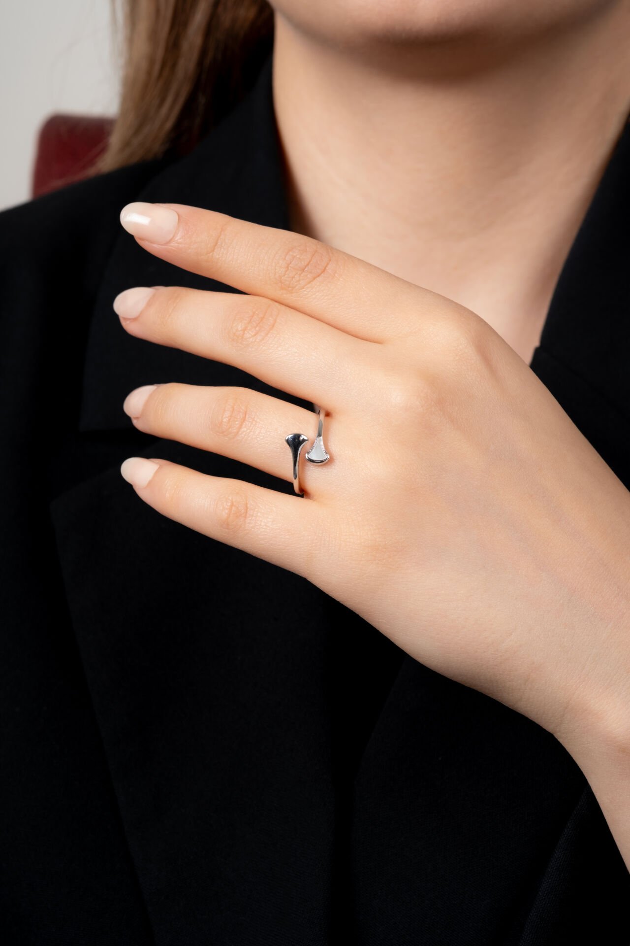 Modern Formlu Ayarlanabilir Gümüş Renk Kadın Yüzük