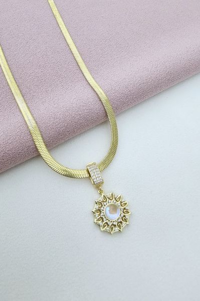 İnci Detaylı Güneş Motifli Kolye
