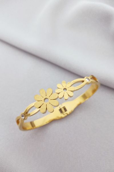 Çelik çiçek figürlü kelepçe bileklik gold