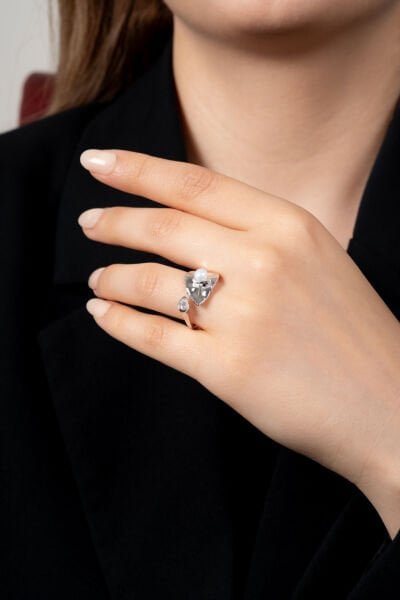 Gümüş Renk Yaprak Model İnci Detaylı Kadın Ayarlanabilir Yüzük