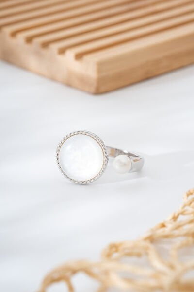 Gümüş Renk İnci Detaylı Yuvarlak Doğal Taş Kadın Yüzük
