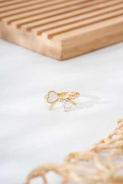 Altın Renk Kalp ve Damla Taş Detaylı Zarif Kadın Yüzük