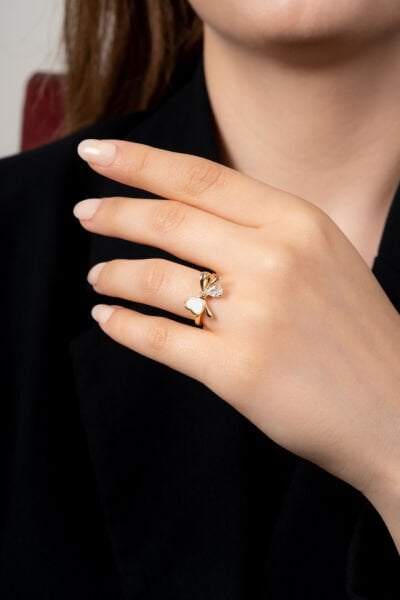 Altın Renk Kalp ve Damla Taş Detaylı Zarif Kadın Yüzük