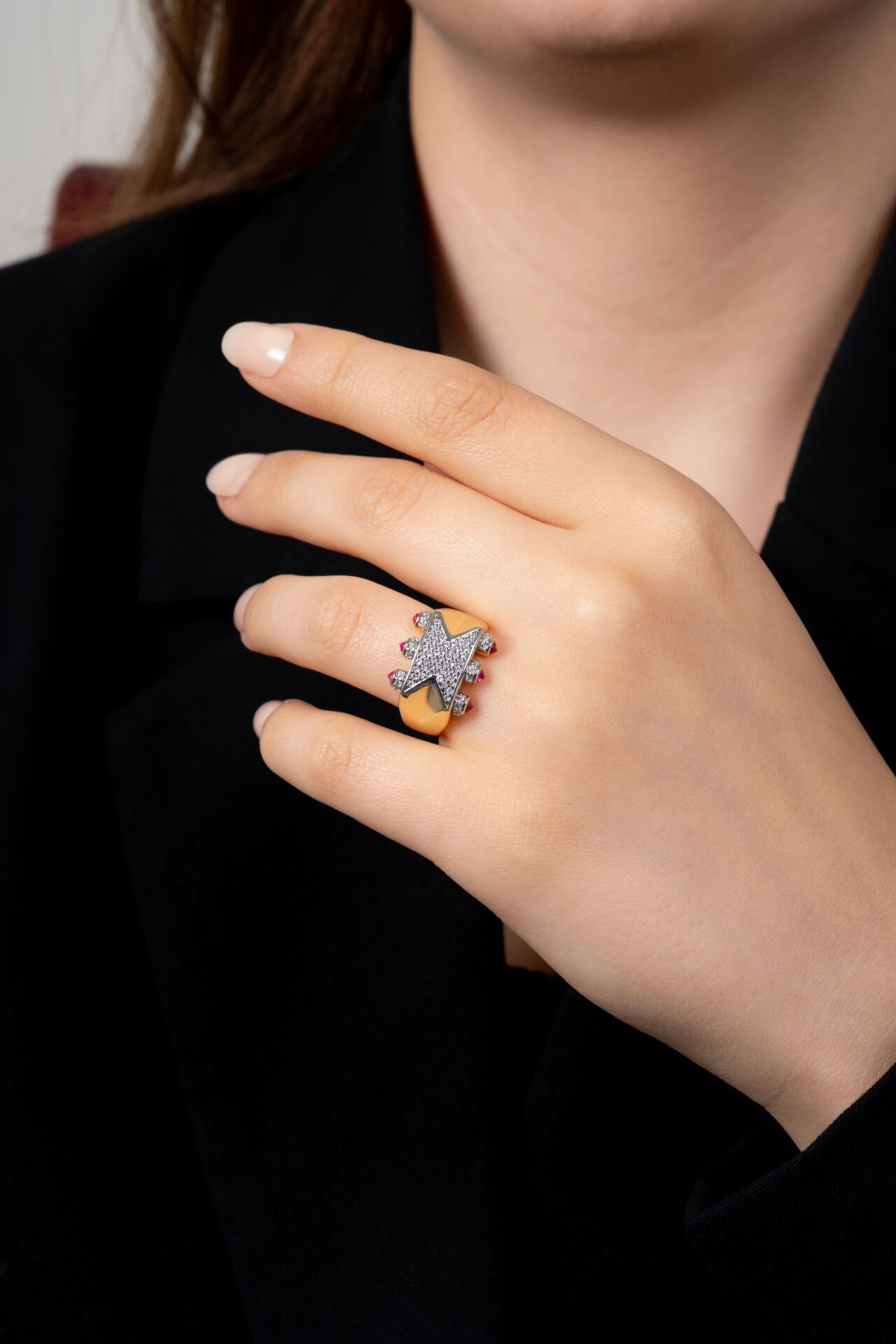 Siyah Taş Detaylı Geometrik Tasarımlı Kadın Yüzük