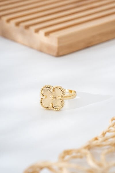 Altın Renk Dört Yapraklı Şans Çiçeği Yüzük