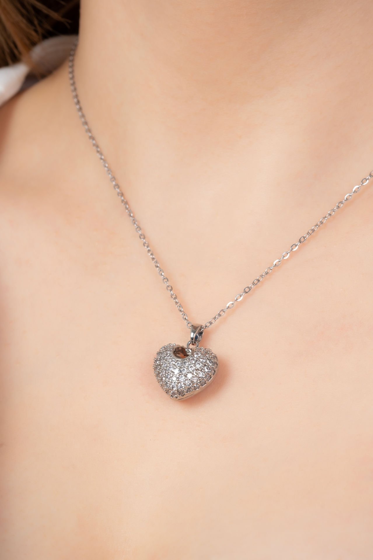 Gümüş Renk Kalpli Kolye