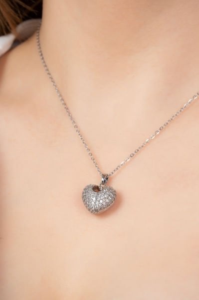 Gümüş Renk Kalpli Kolye
