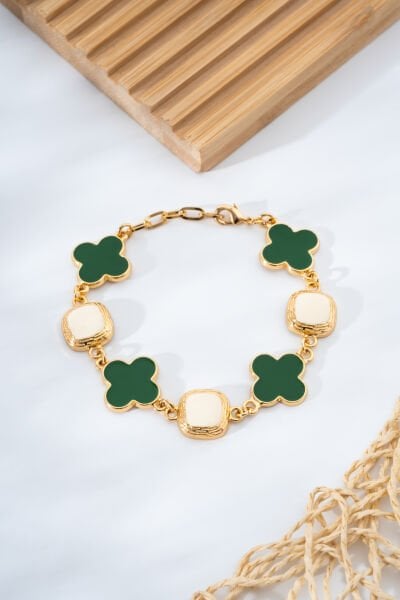 Altın Renk Yeşil Yonca ve Beyaz Taşlı VİP Bileklik
