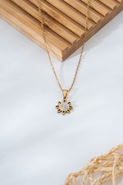 Güneş Motifli Kolye