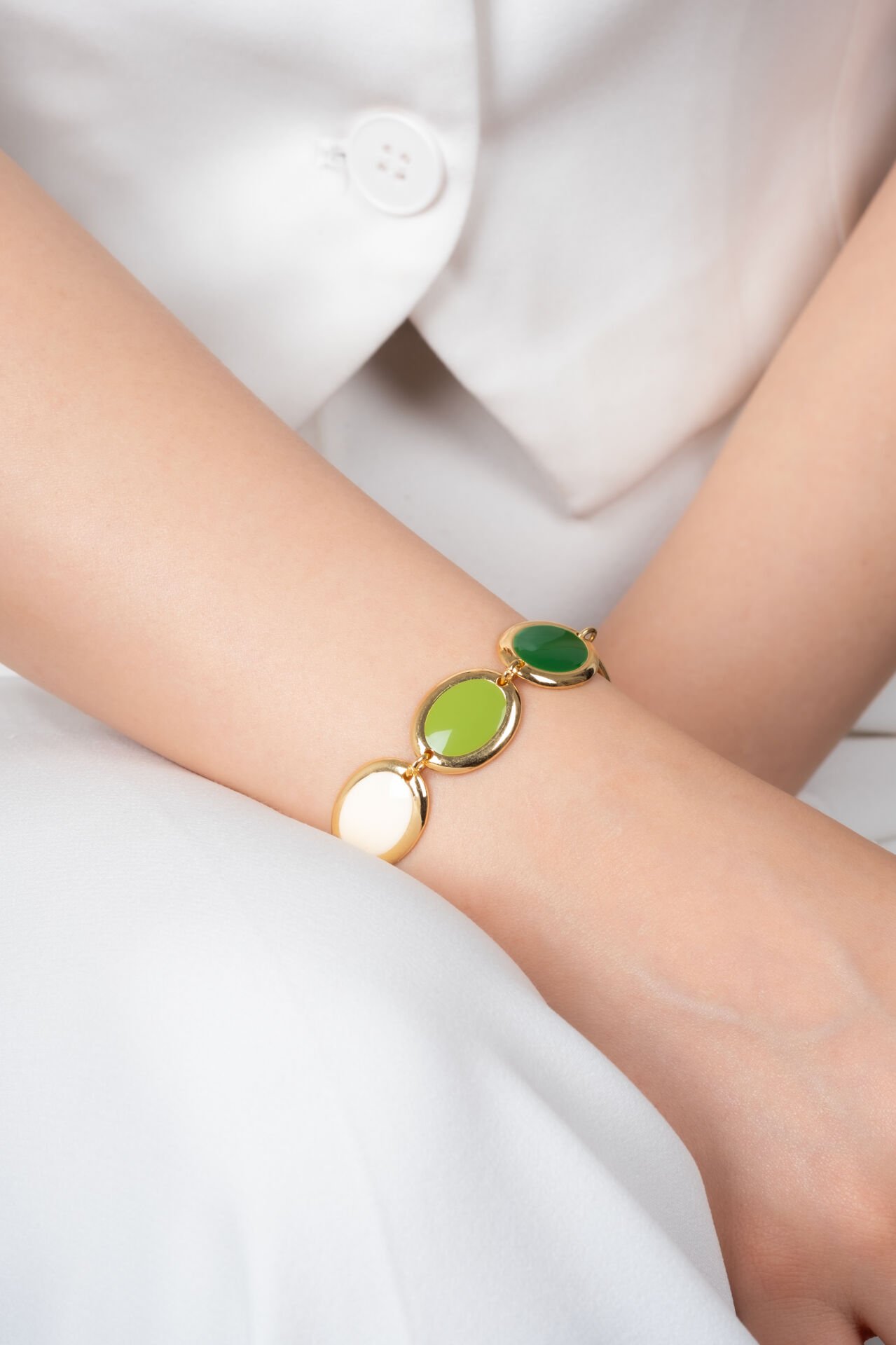 Altın Renk Yeşil ve Beyaz Taşlı Oval Tasarım VİP Bileklik