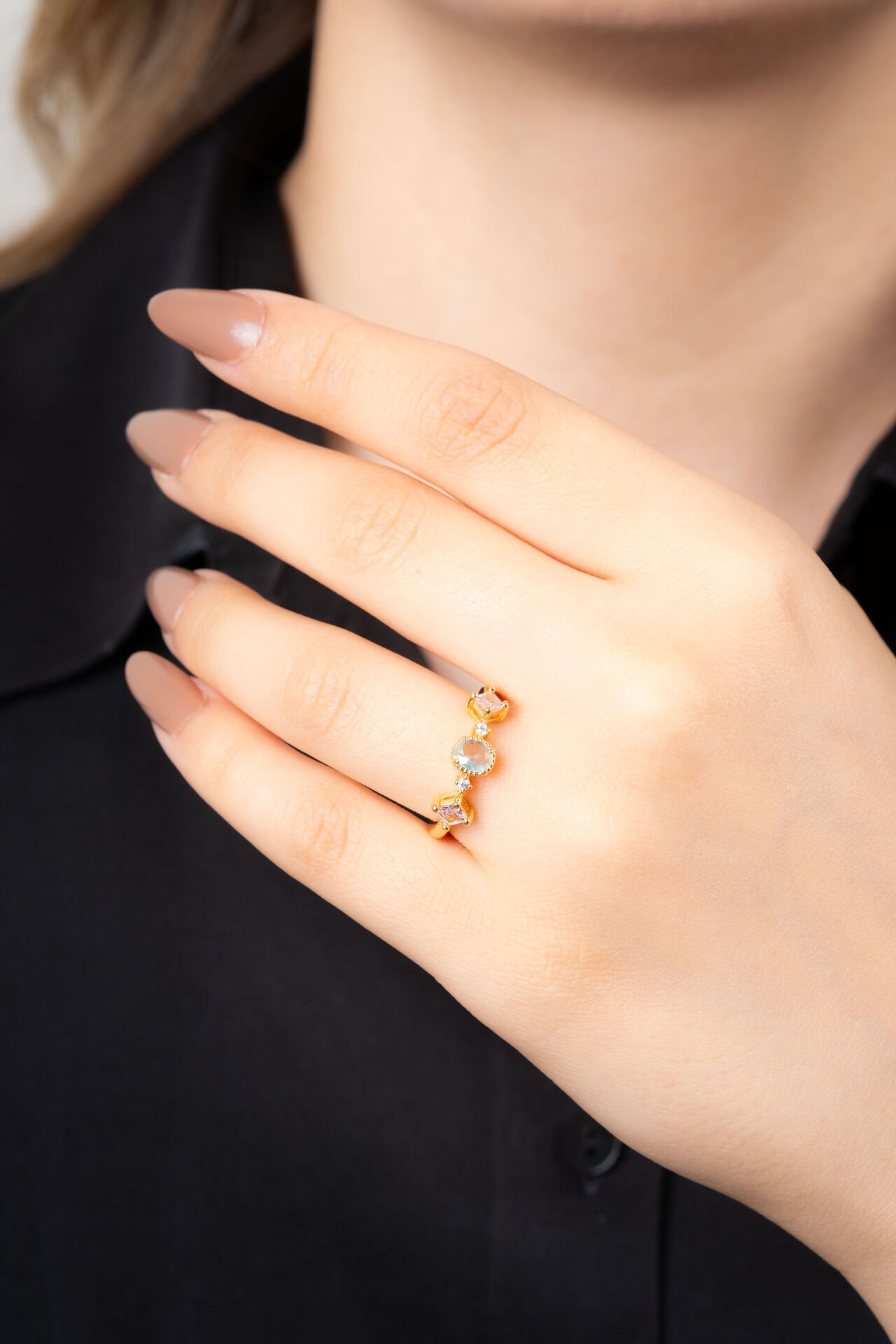 Gold Renkli Taşlı Yüzük