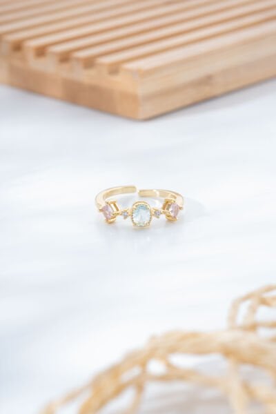 Gold Renkli Taşlı Yüzük