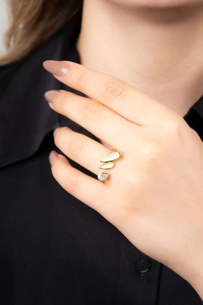 Gold Üç Taşlı Damla Form Yüzük