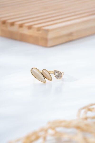 Gold Üç Taşlı Damla Form Yüzük