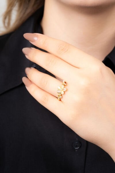 Gold Çiçek Motifli Zarif Yüzük