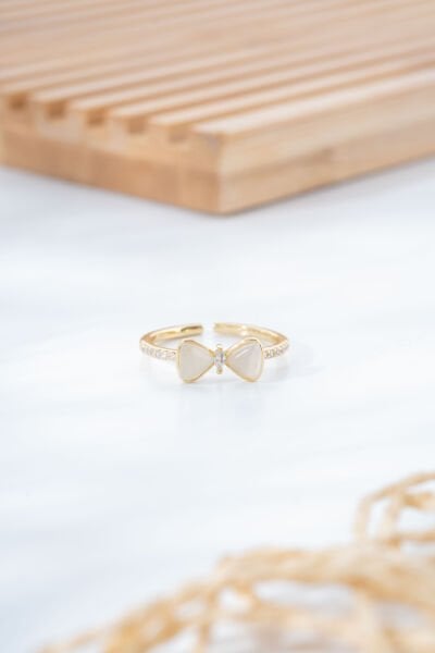 Gold Fiyonk Detaylı Taş İşlemeli Yüzük