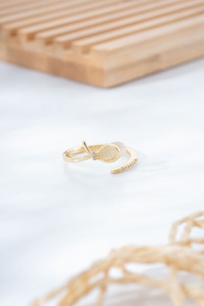 Gold Taş Detaylı Damla Model Yüzük