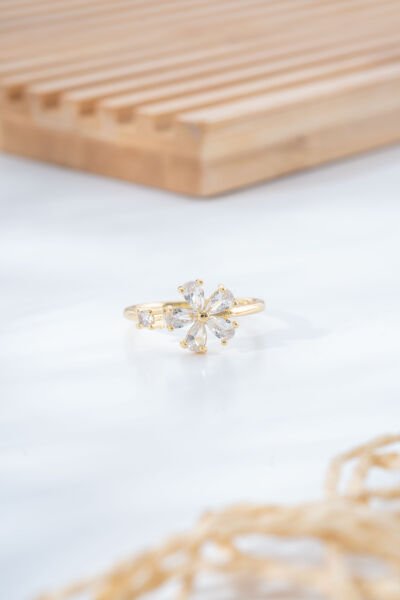 Gold Beyaz Taşlı Çiçek Yüzük