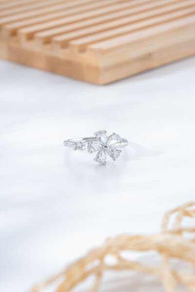 Silver Beyaz Cam Çiçek Yüzük