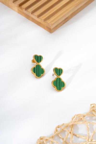 Yeşil detaylı yonca model sallantılı küpe