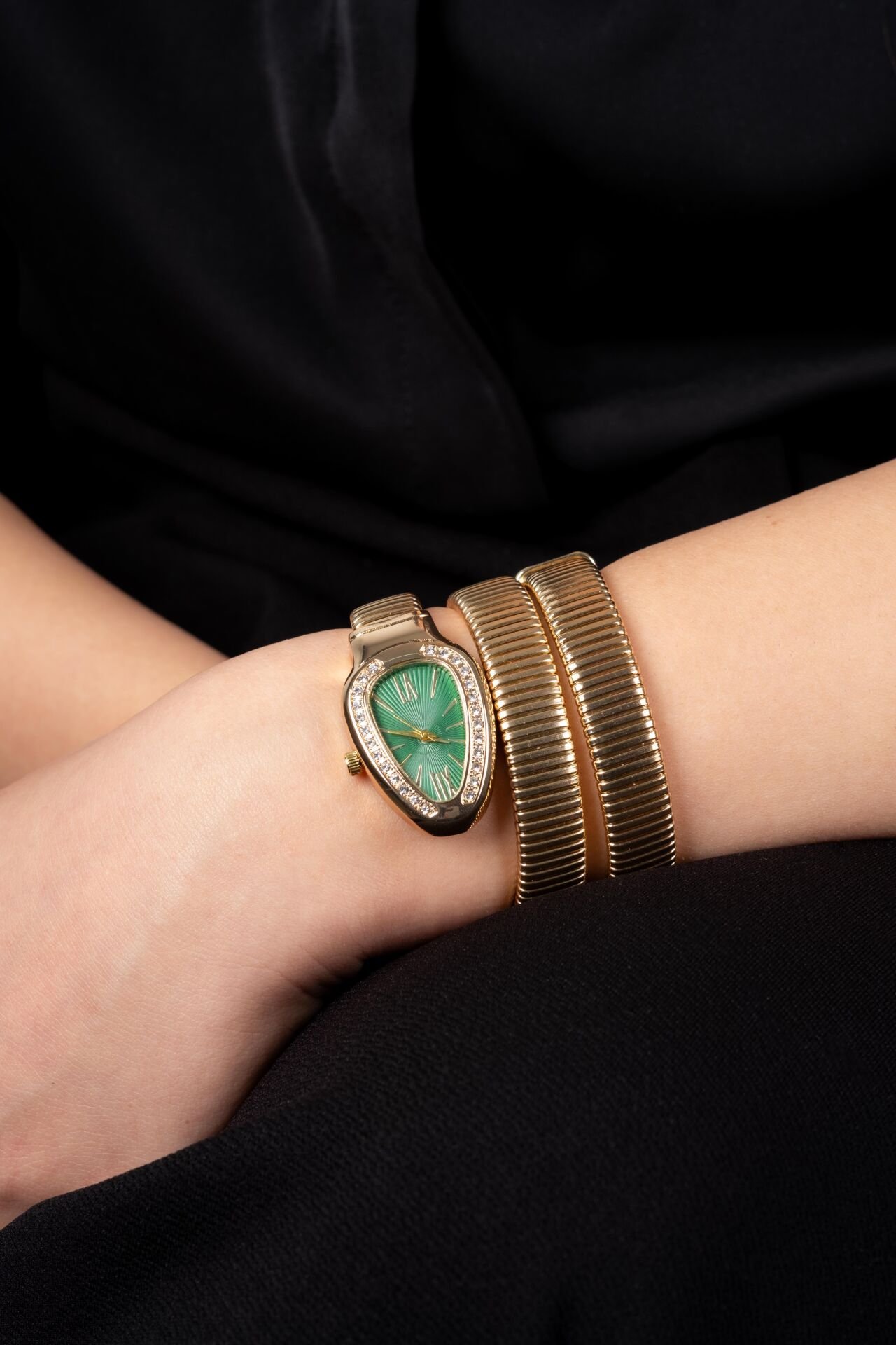 Gold Taşlı Yeşil Yılan Saat