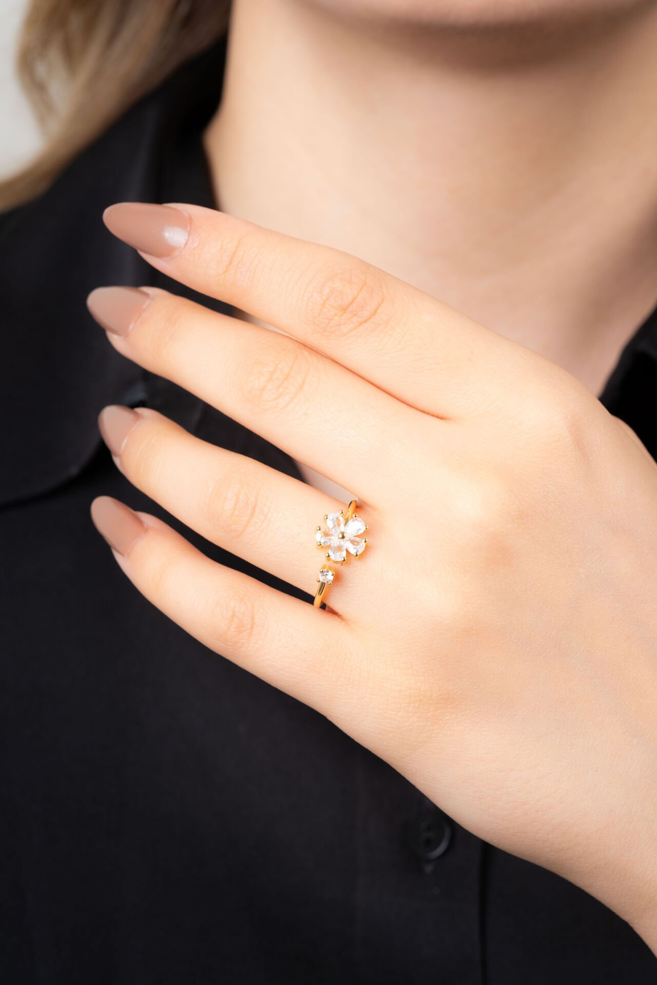 Gold Taşlı Çiçek Figürlü