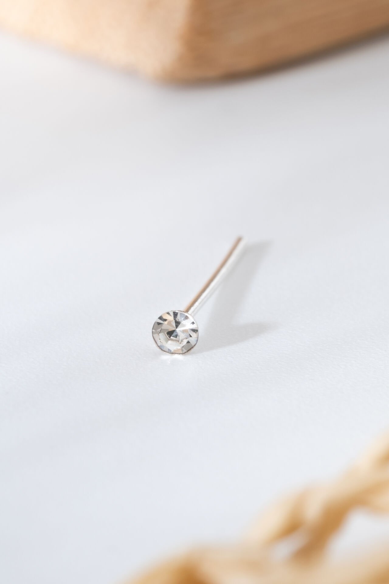 Yuvarlak Şeffaf Taşlı Gümüş Renk Burun Hızması