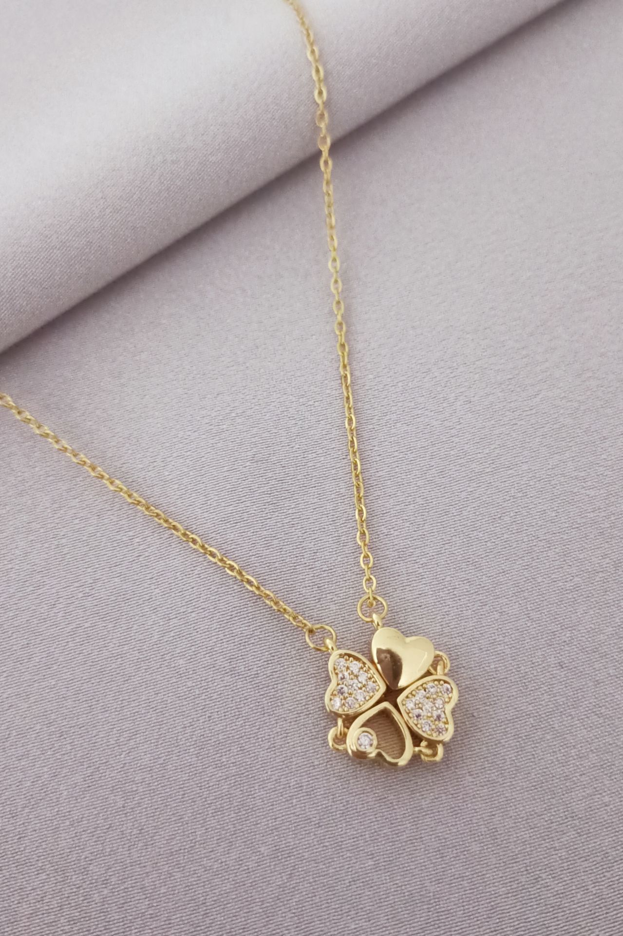 Çelik mıknatıslı gold kolye