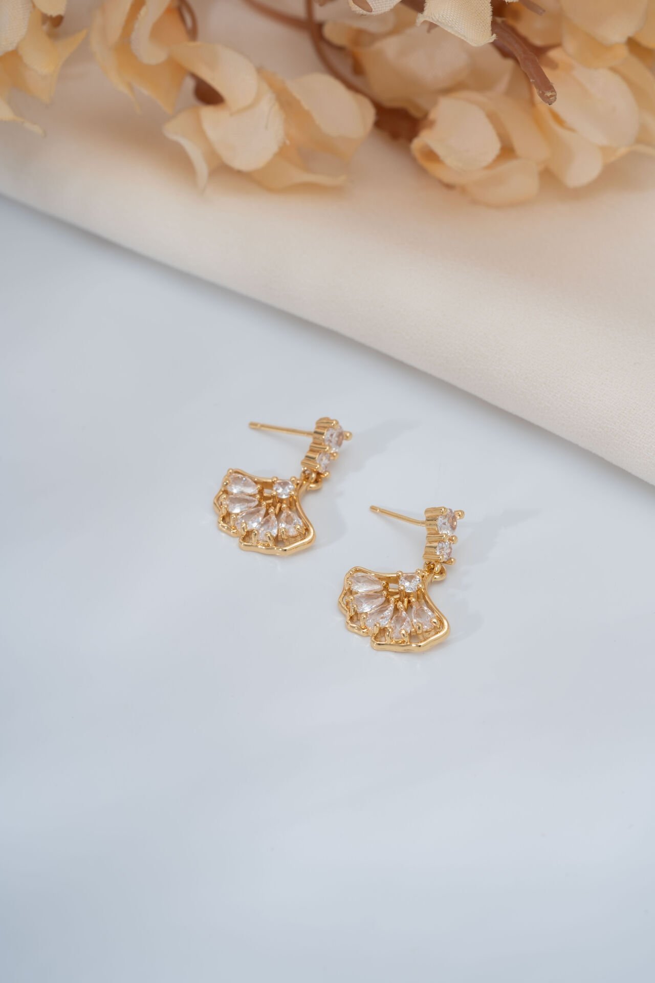 Gold Cam Detay Yelpaze Küpe