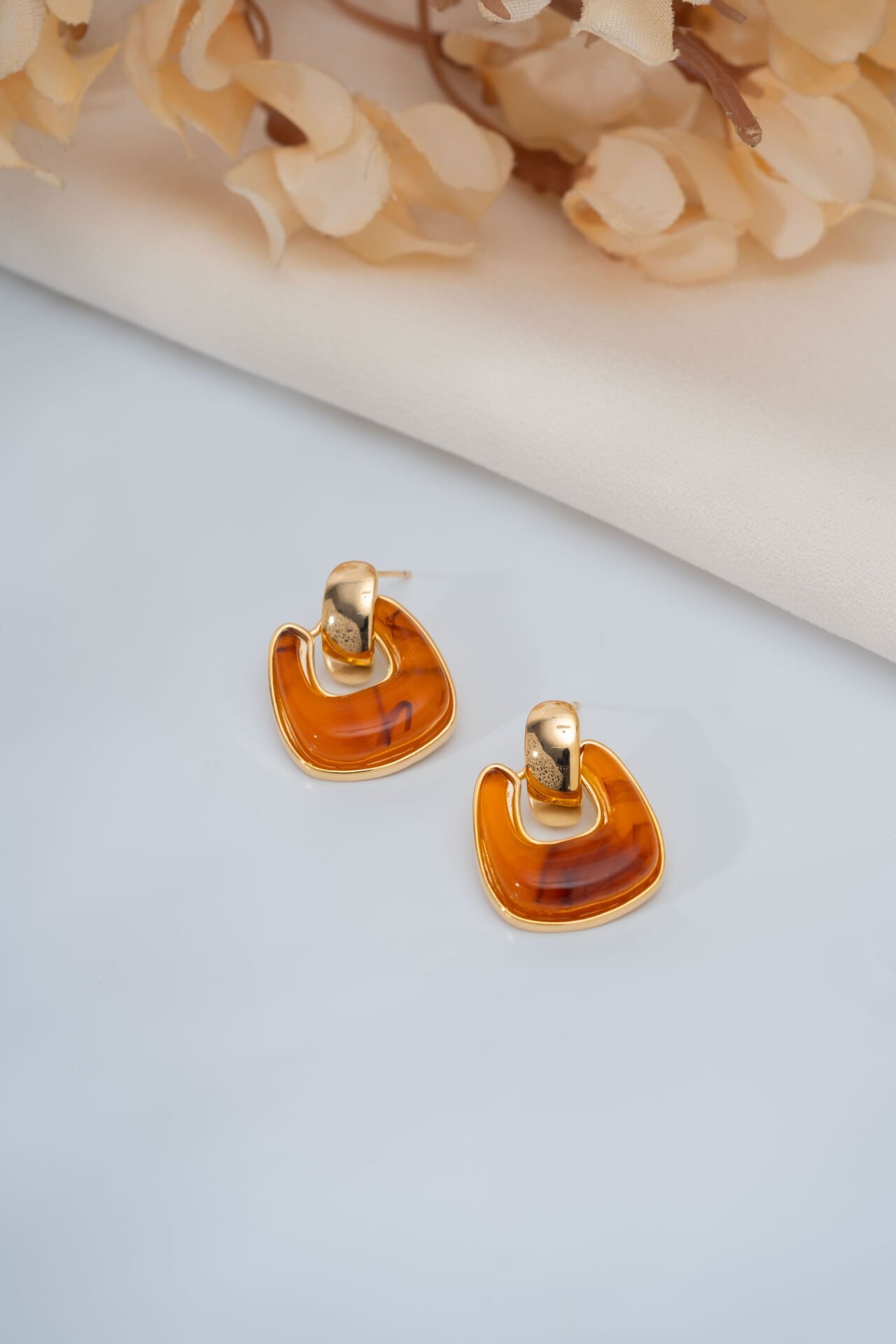 Gold Amber Işık Küpe