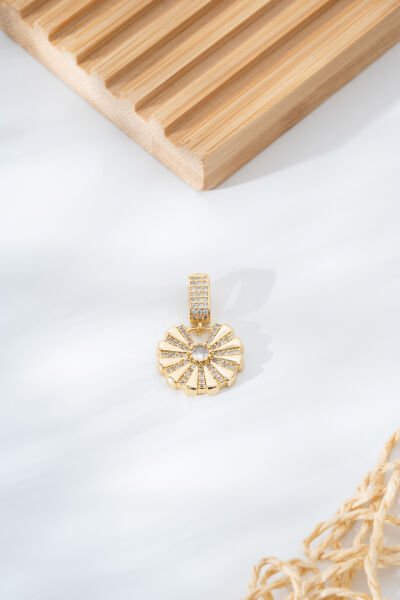 Güneş Desenli Taşlı Altın Renk Charm
