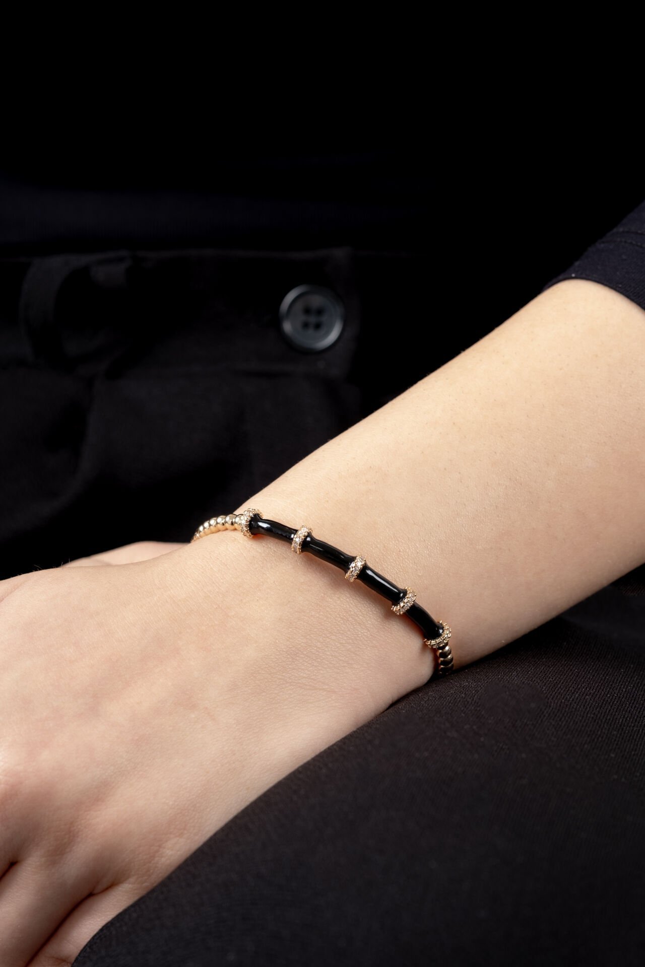 Rose Dorikalı Siyah Taş Detaylı Bileklik