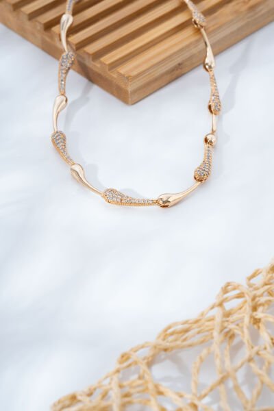 Rose Sıra Taşlı Damla Kolye