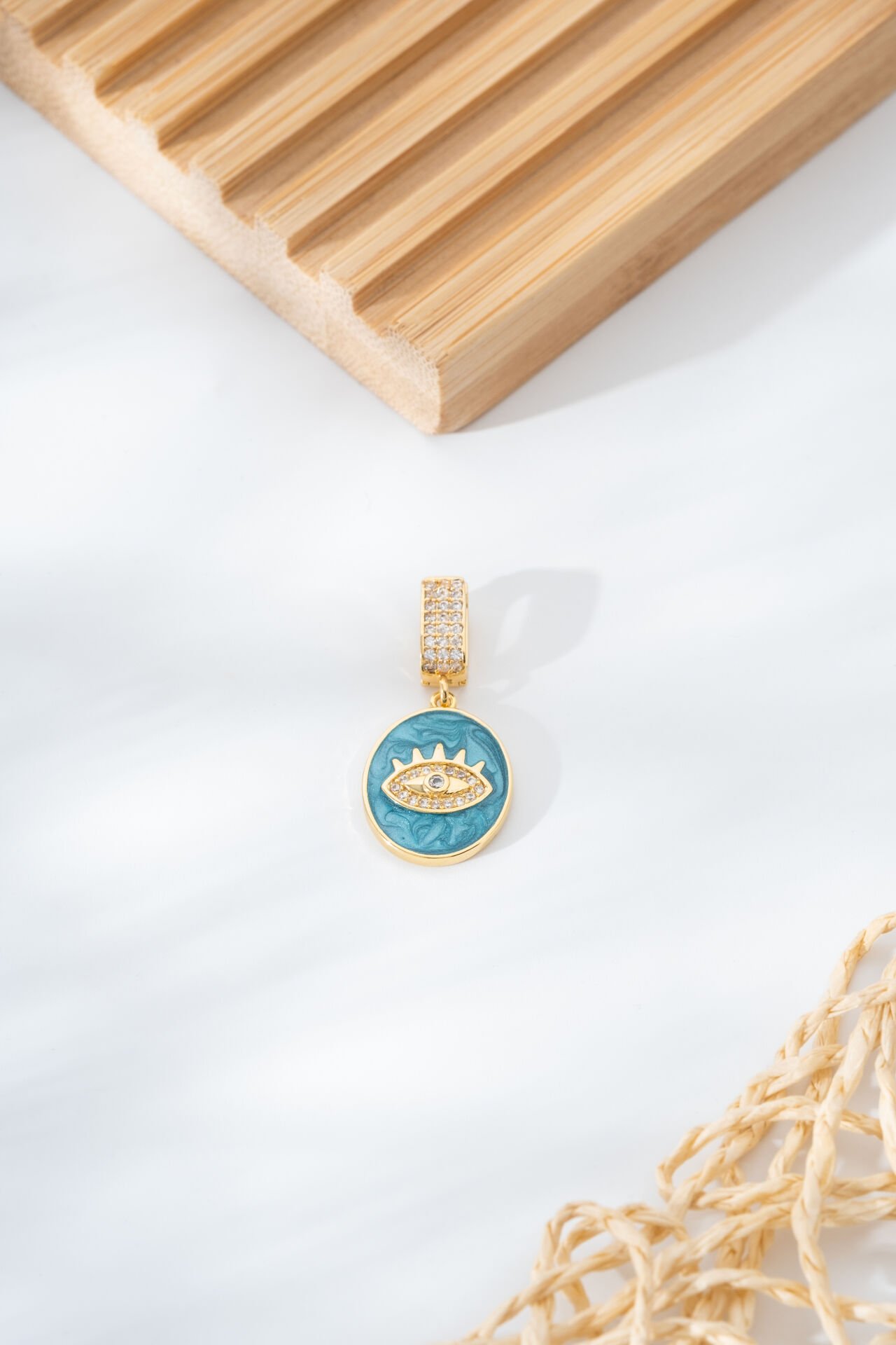 Mavi Zeminli Göz Motifli Altın Sarısı Charm