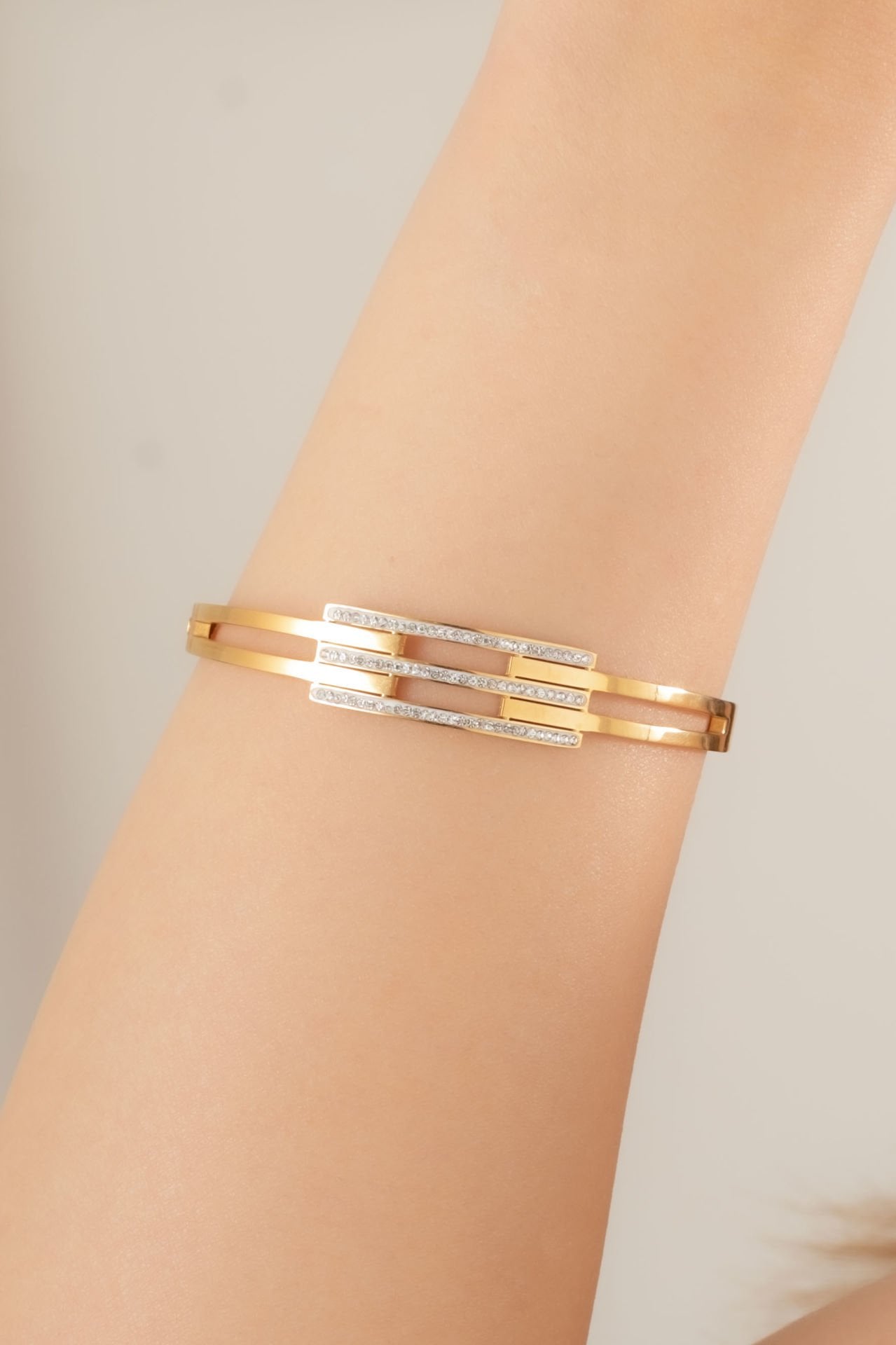 Çelik Taşlı Kaburga Model Bileklik