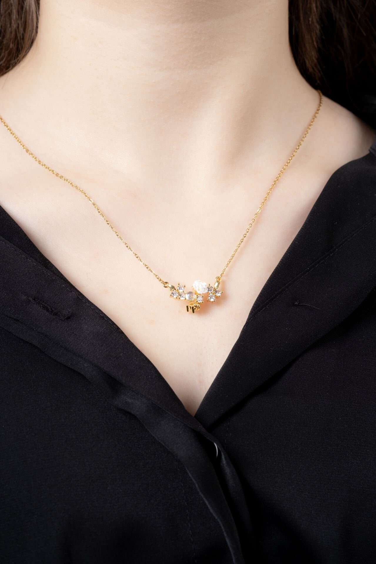 Gold Minimal Çiçekler Kolyesi