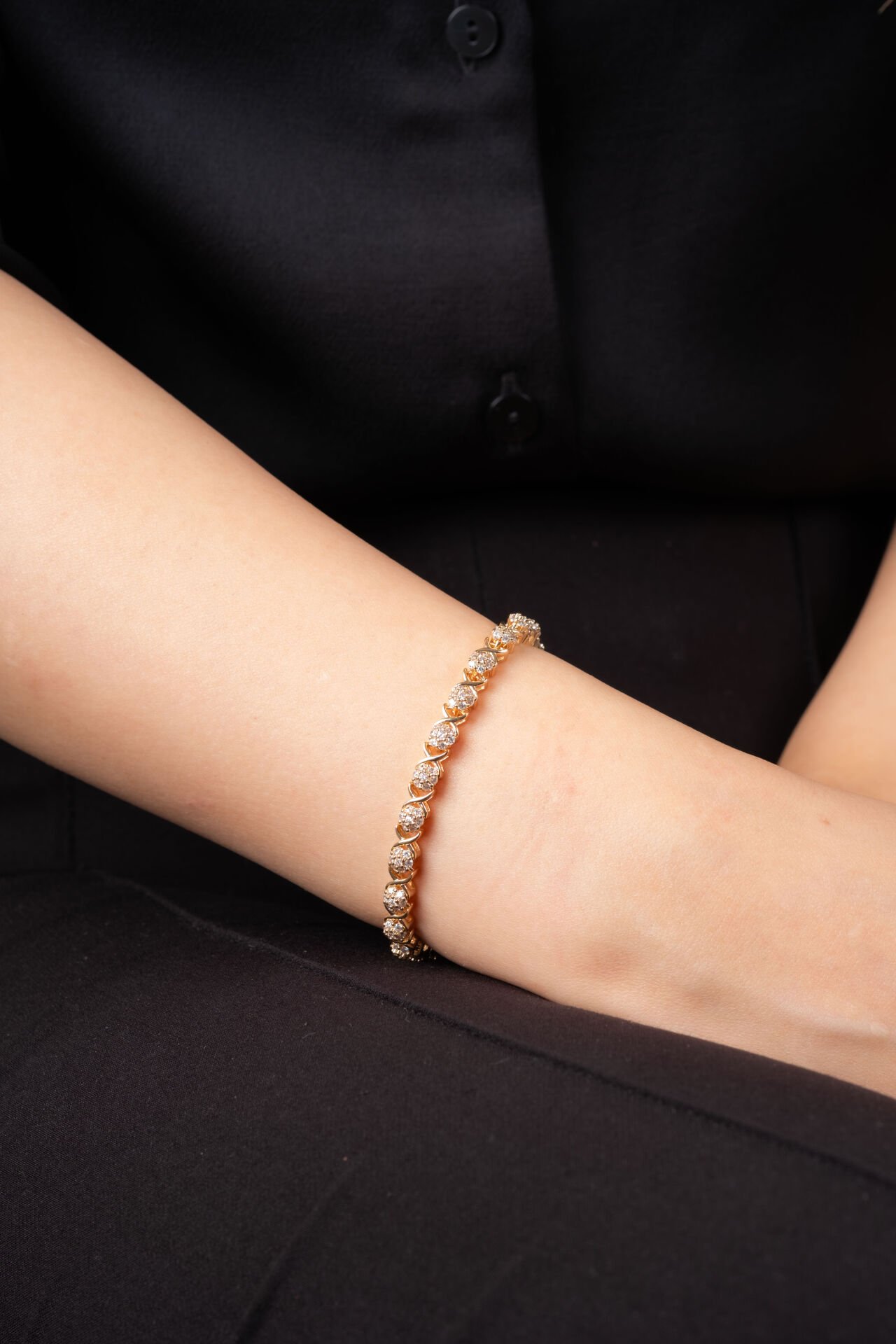 Rose X Detaylı Taşlı Çiçek Bileklik