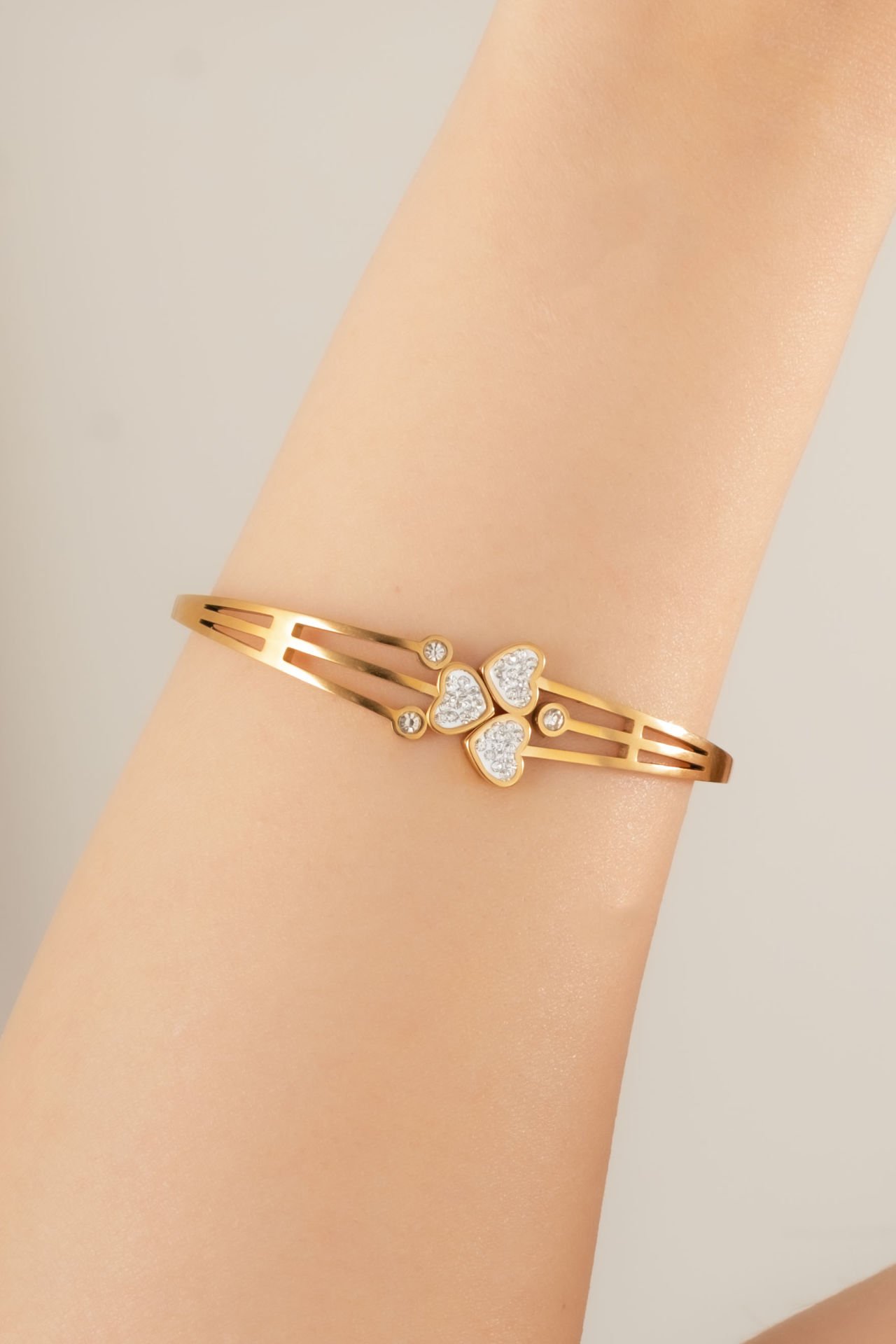 Çelik Taşlı Kalp Bileklik