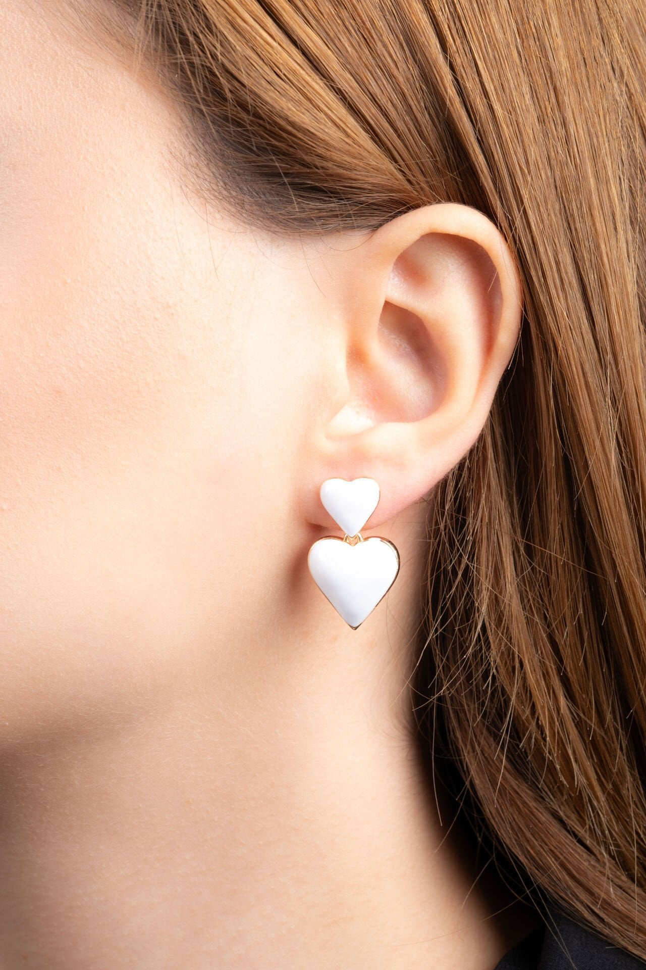 Beyaz Kalp Sallantılı Küpe