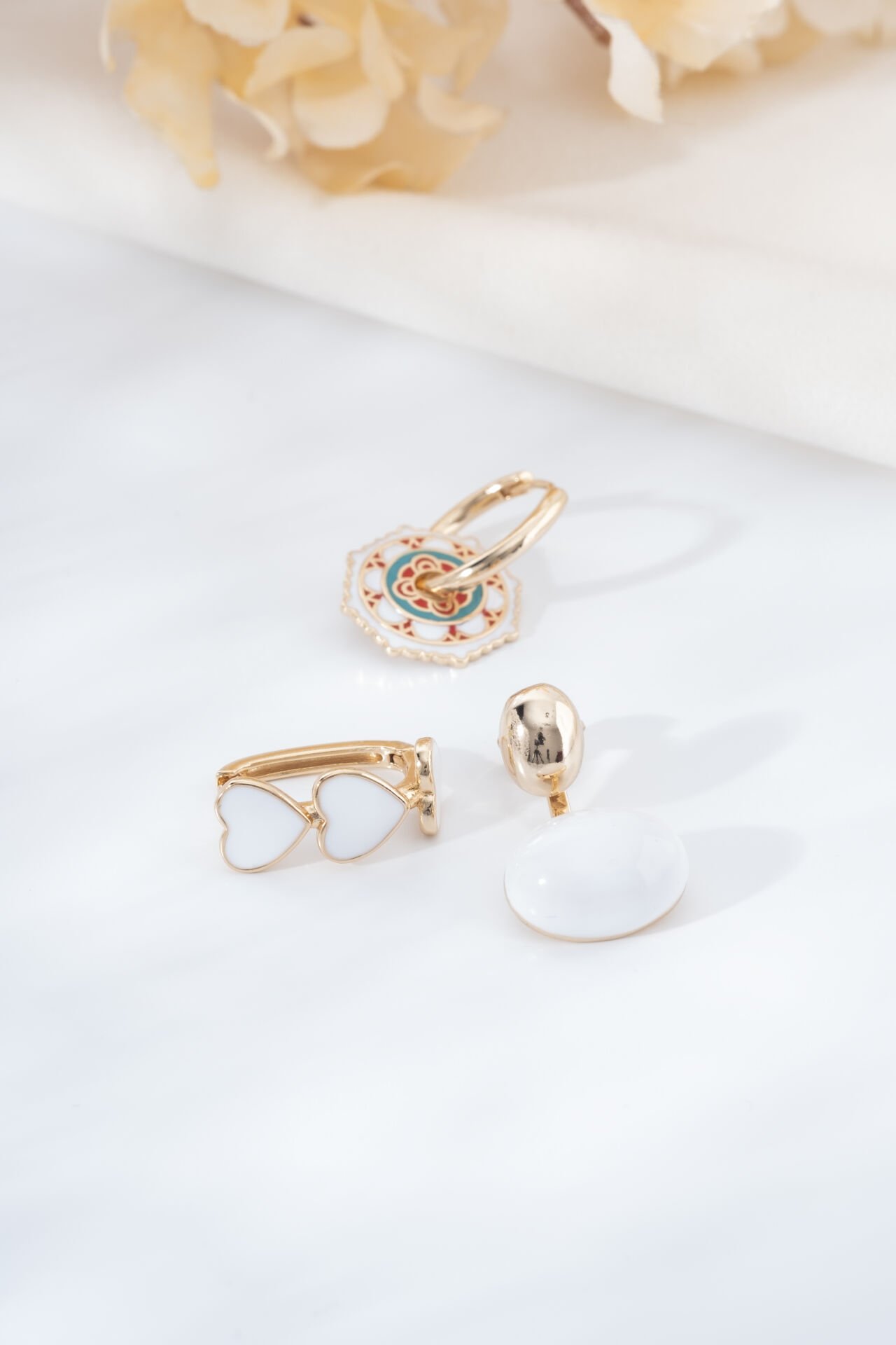 Gold Beyaz Çini Desen 3'lü Küpe