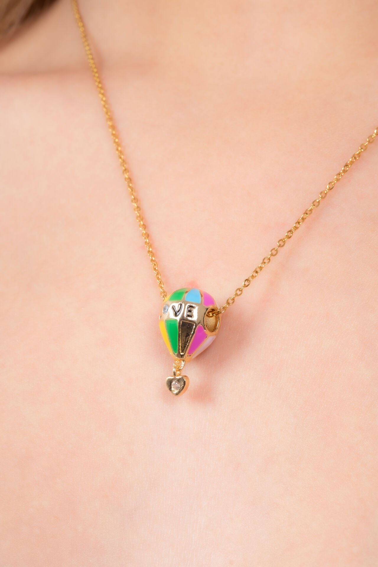 Renkli Sıcak Hava Balonu Figürlü LOVE Yazılı Zincir Kolye