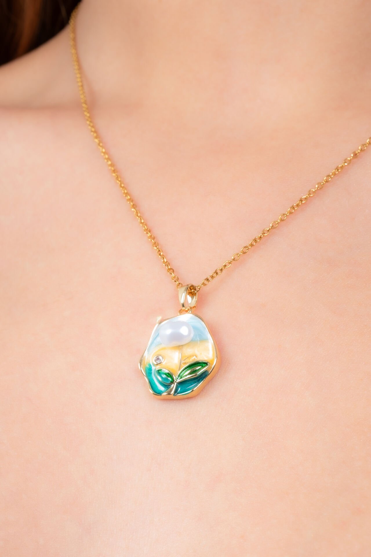 Doğa Temalı İnci ve Yaprak Detaylı Zarif Zincir Kadın Kolye