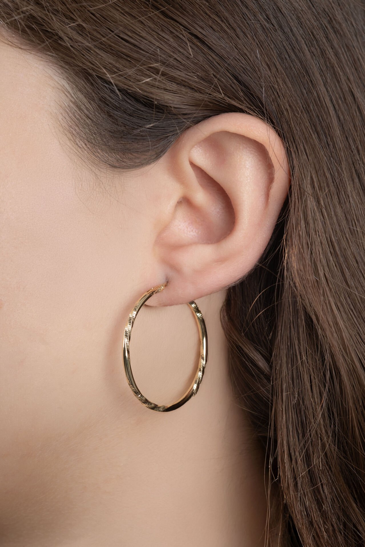 Xuping Gold Halka Kıvrım Tasarım Küpe