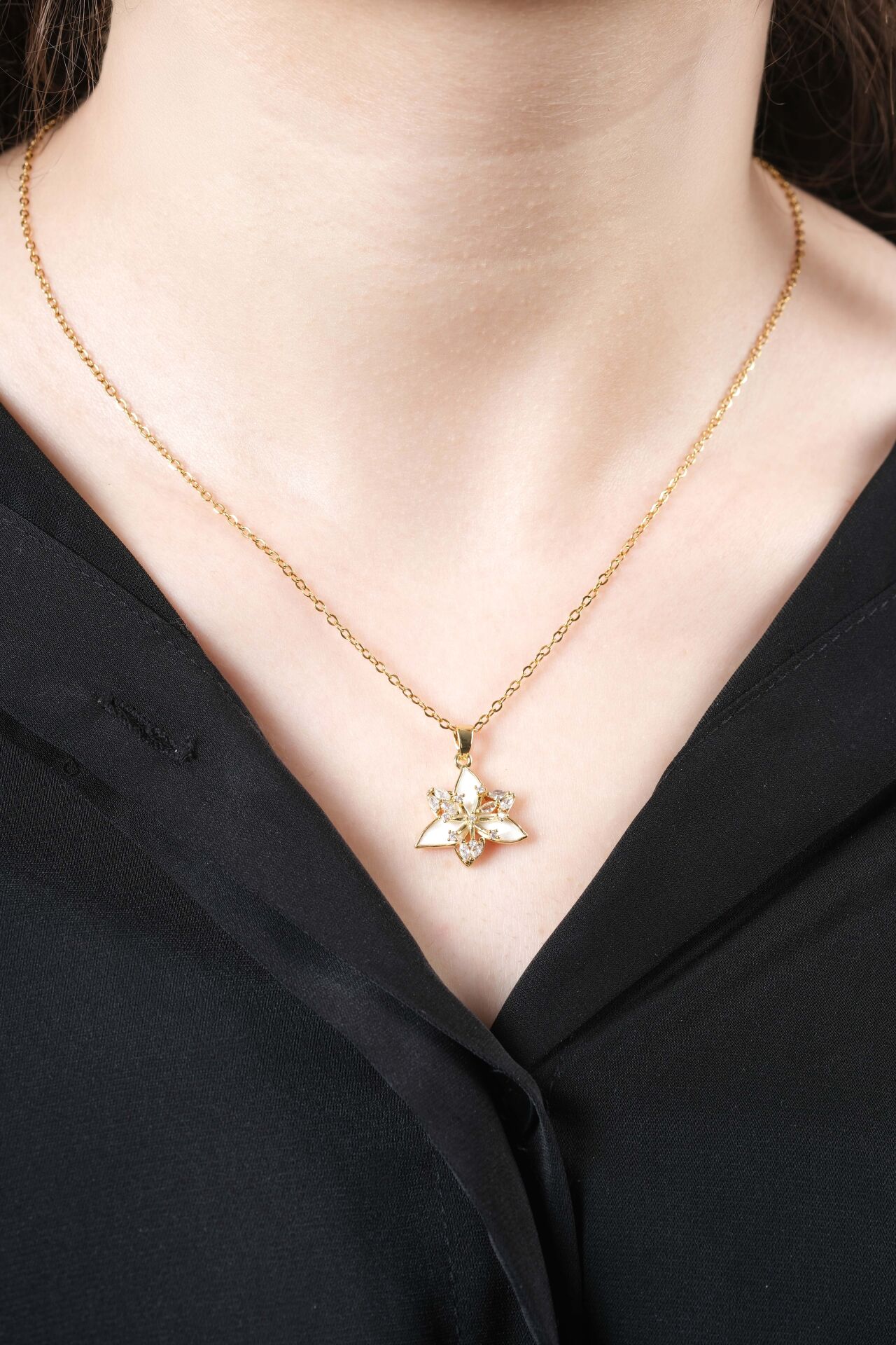 VIP Gold Nilüfer Çiçekli Tomurcuk Uzun Kolye