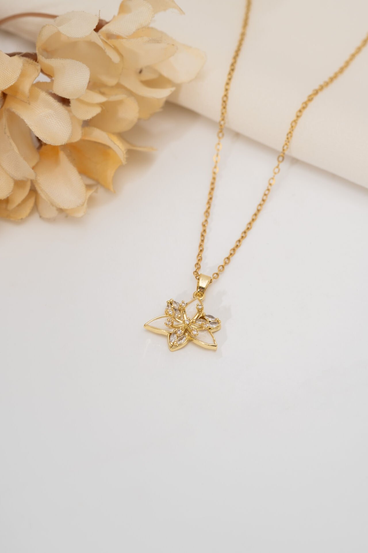 VIP Gold Nilüfer Çiçekli Tomurcuk Uzun Kolye