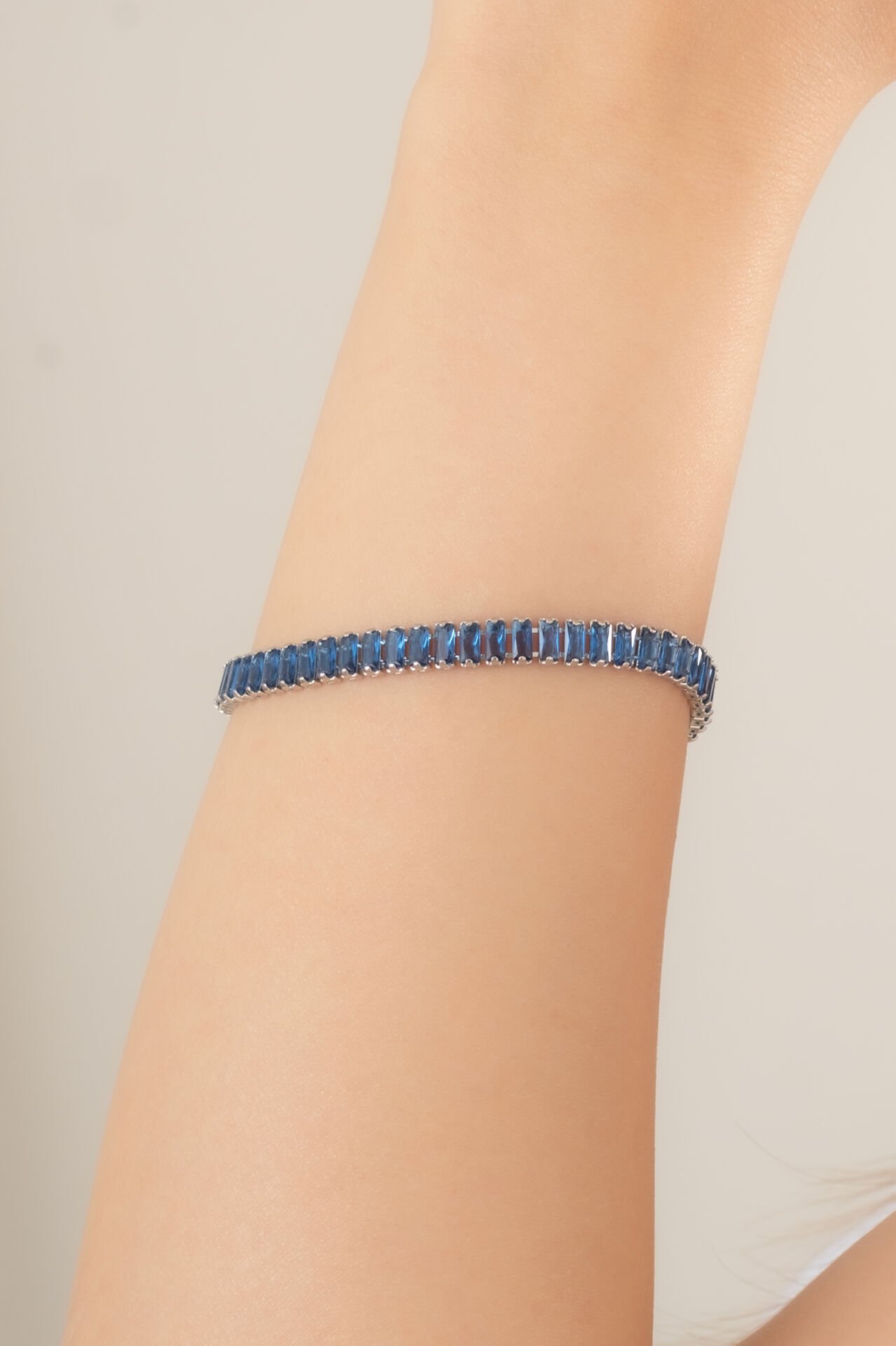 Gümüş Renk Mavi Taşlı Zarif Taşlı VİP Bileklik